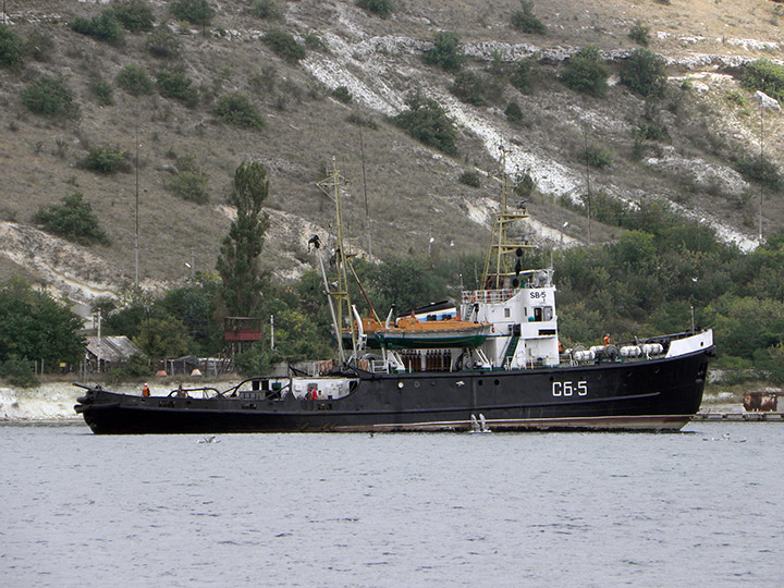 Спасательный буксир "СБ-5" в Нефтяной гавани, Севастополь