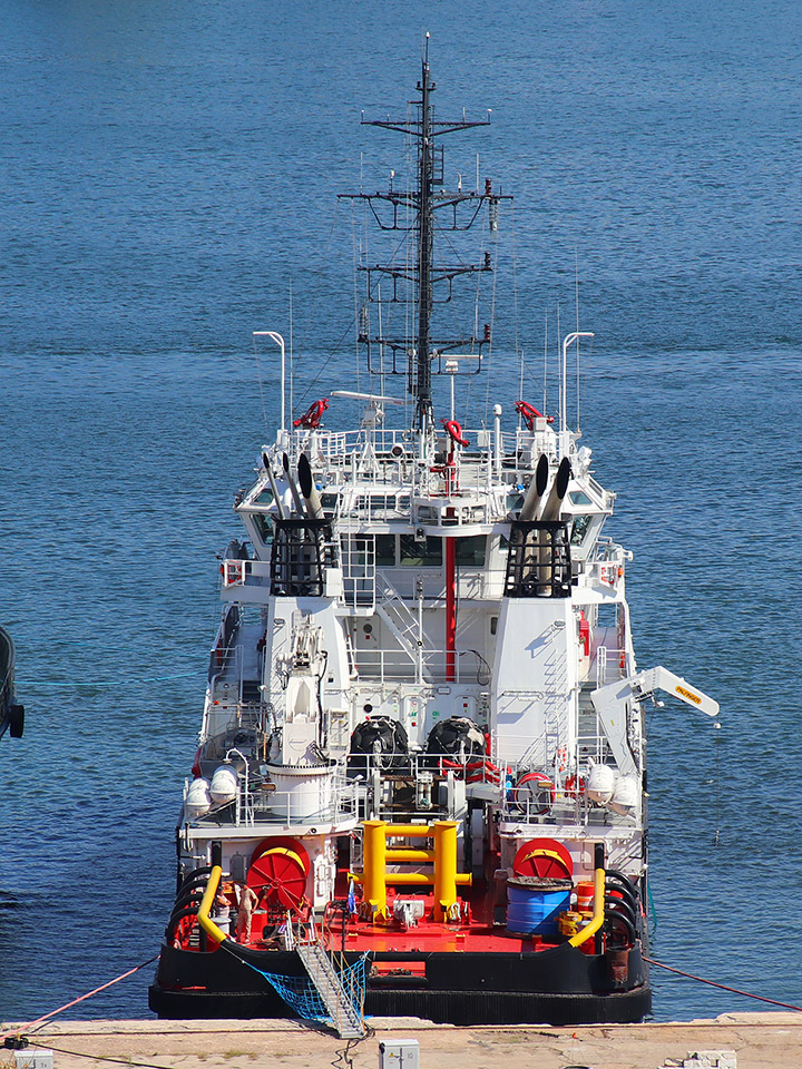 Спасательный буксир СБ-742 Черноморского флота в Севастополе
