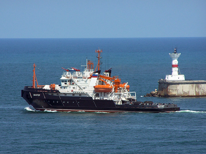 Salvage Tug Shakhter