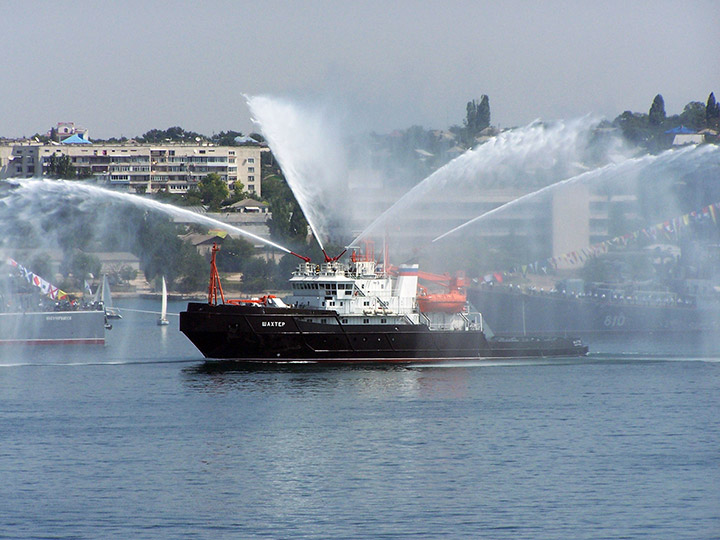 Salvage Tug Shakhter