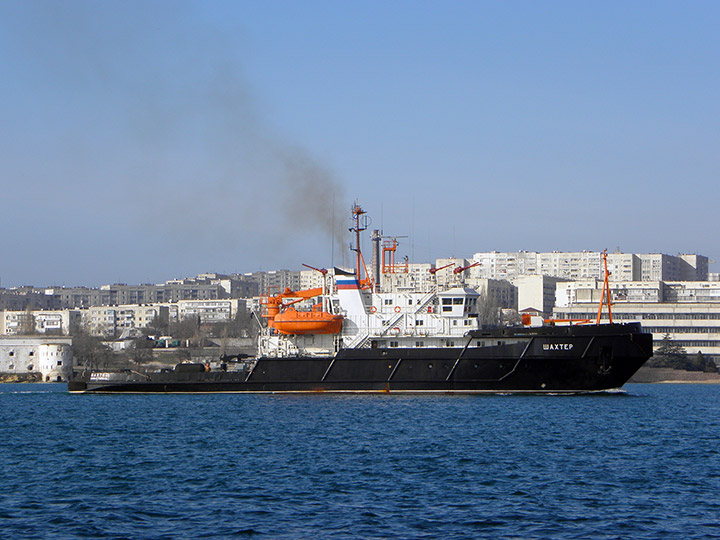 Salvage Tug Shakhter