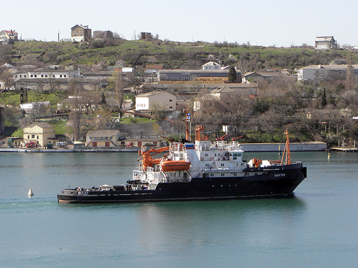 Salvage Tug Shakhter