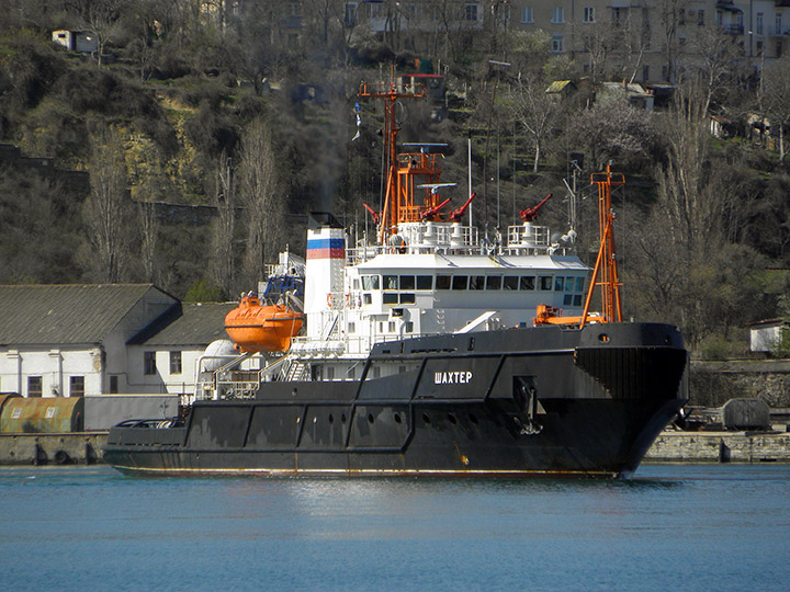 Salvage Tug Shakhter