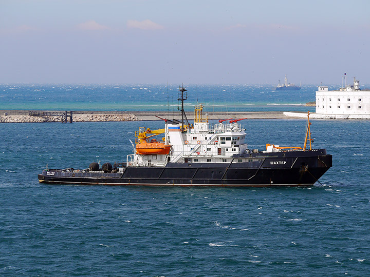 Salvage Tug Shakhter