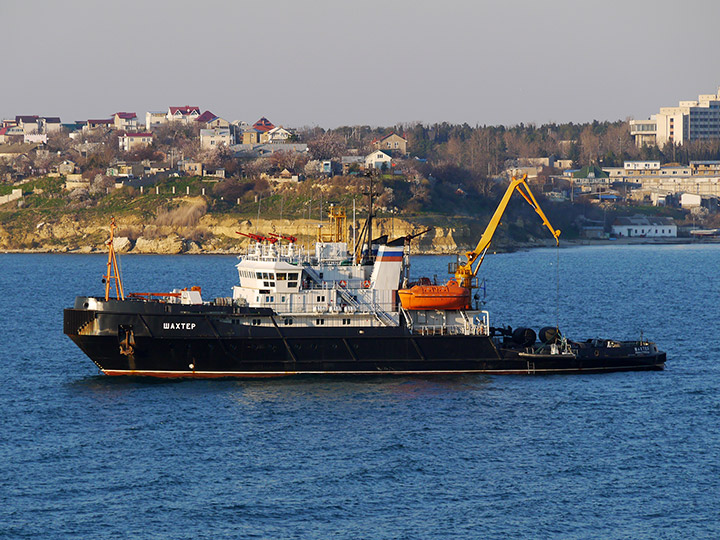 Salvage Tug Shakhter