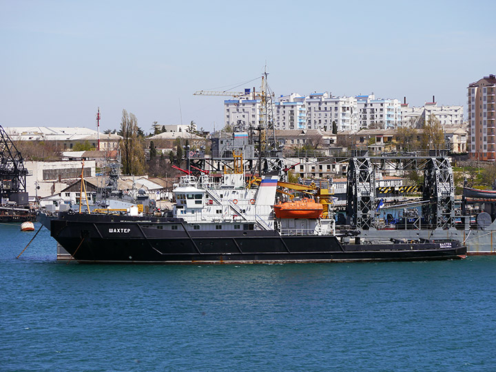 Salvage Tug Shakhter