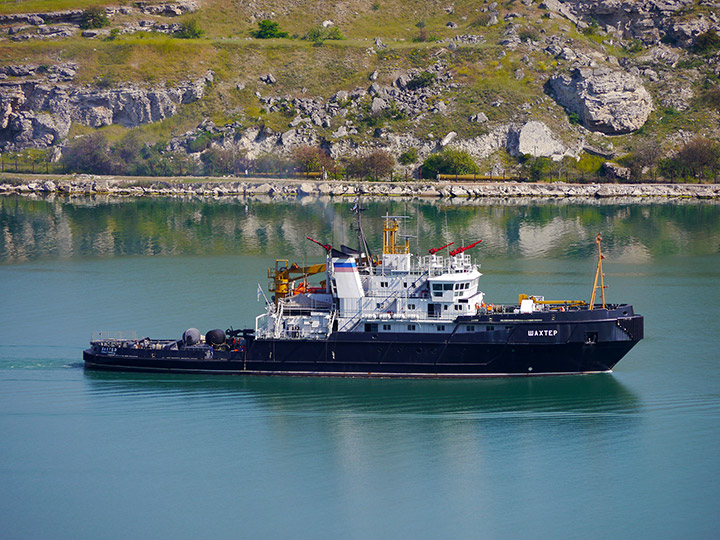 Salvage Tug Shakhter