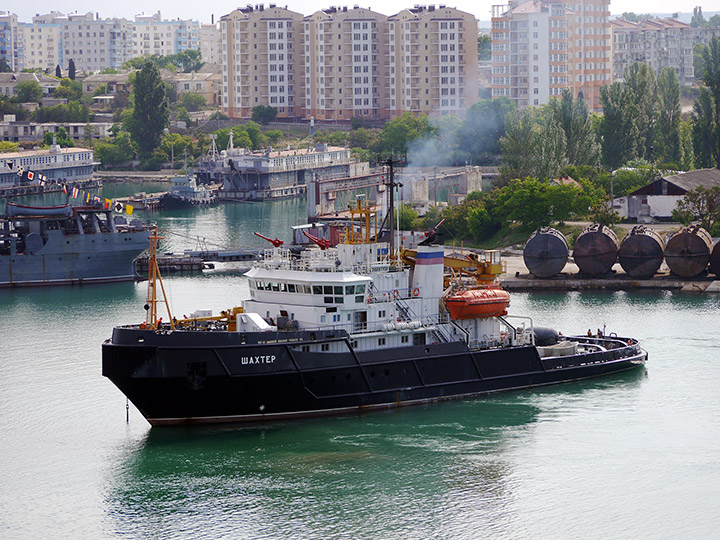 Salvage Tug Shakhter