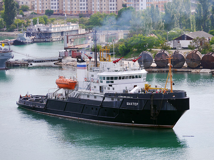 Salvage Tug Shakhter