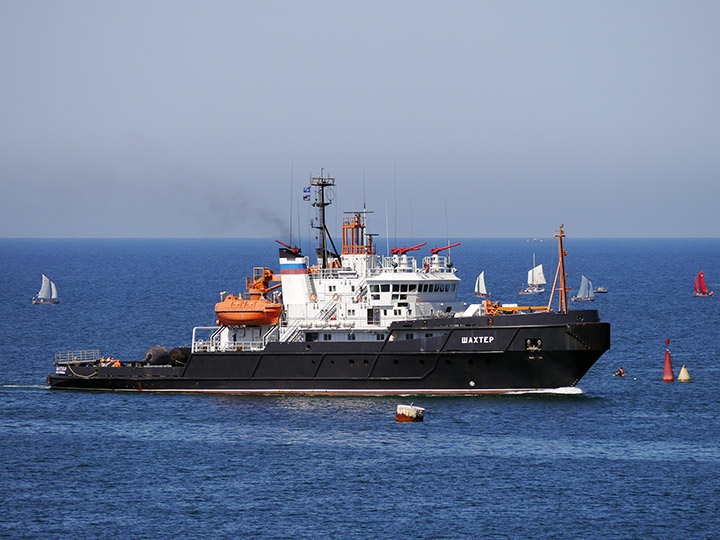 Salvage Tug Shakhter