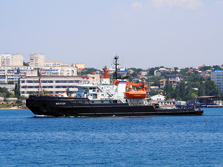 Salvage Tug Shakhter