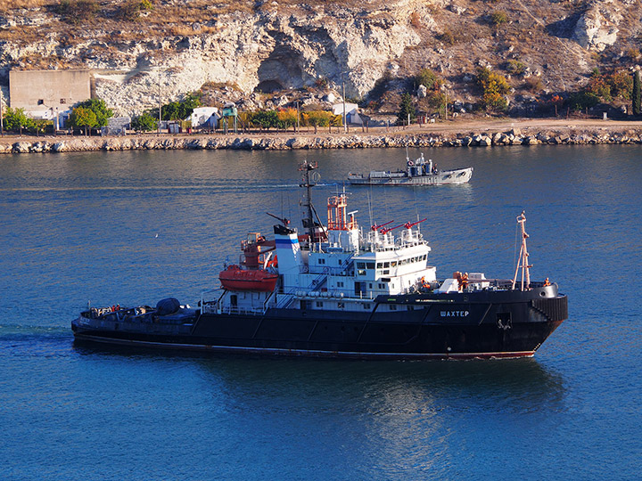 Salvage Tug Shakhter