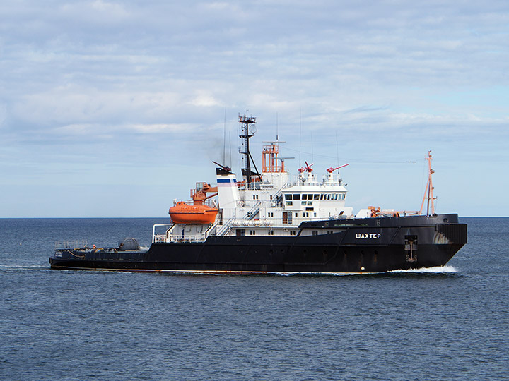 Salvage Tug Shakhter