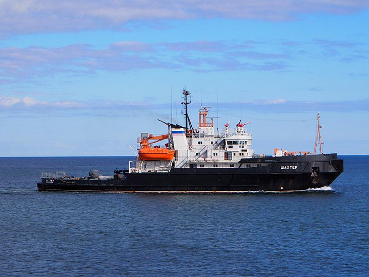 Salvage Tug Shakhter