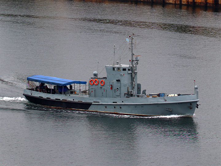 Водолазное морское судно ВМ-125 ЧФ РФ проекта 522 на ходу