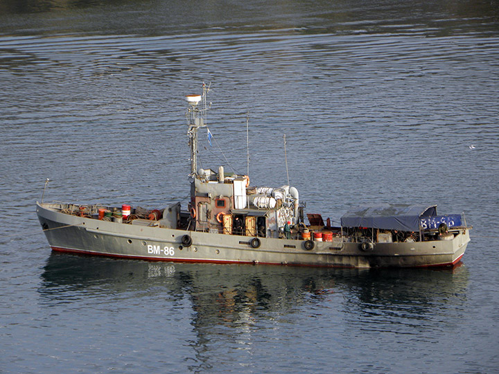 Водолазное морское судно "ВМ-86" на стенде в Севастополе
