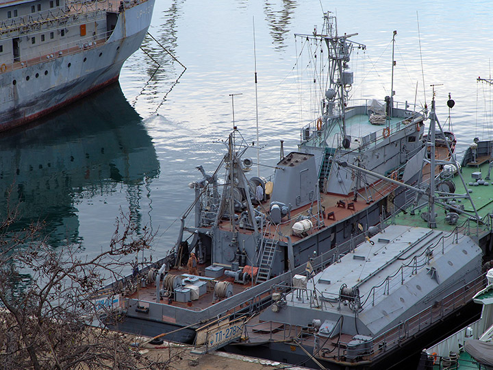 Водолазное морское судно "ВМ-911" у причала б.Южная, Севастополь
