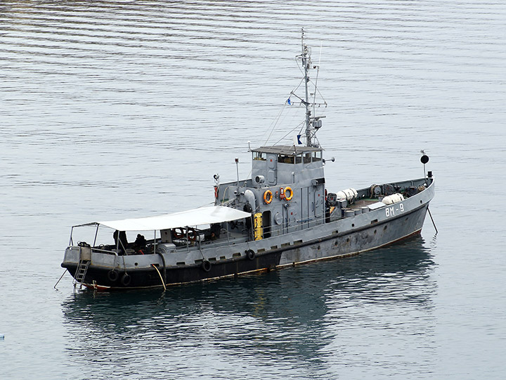 Водолазное морское судно "ВМ-9" ЧФ РФ на водолазных работах