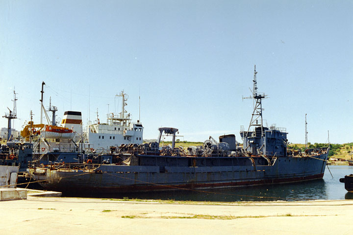 Спасательное судно "Зангезур" в Стрелецкой бухте Севастополя