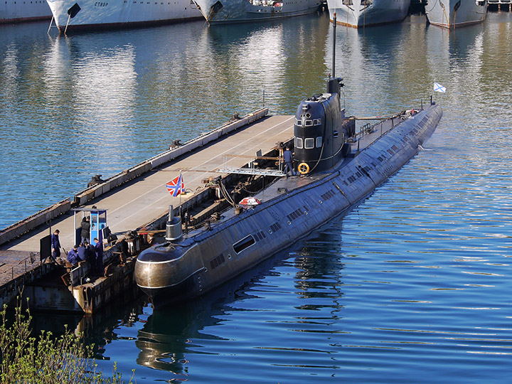 Подводная лодка "Б-435" (бывшая "Запорожье") ВМФ России у причала