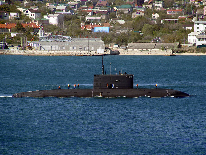 Подводная лодка "Ростов-на-Дону" в Севастопольской бухте