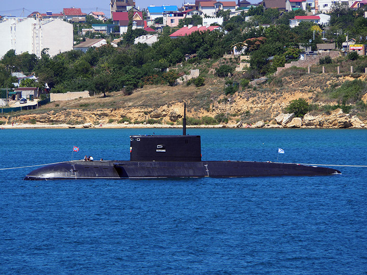 Подводная лодка "Новороссийск" в Севастопольской бухте