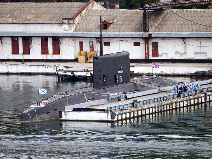 Подводная лодка "Старый Оскол" у причала, Севастополь