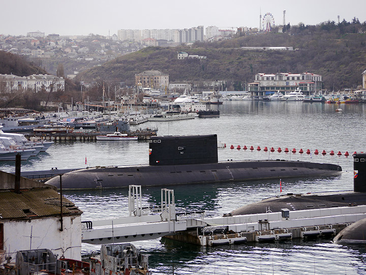 Подводная лодка "Краснодар" в Севастополе