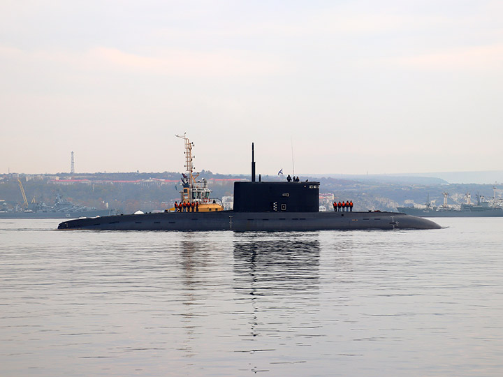 Submarine Kolpino and harbor tug in Sevastopol