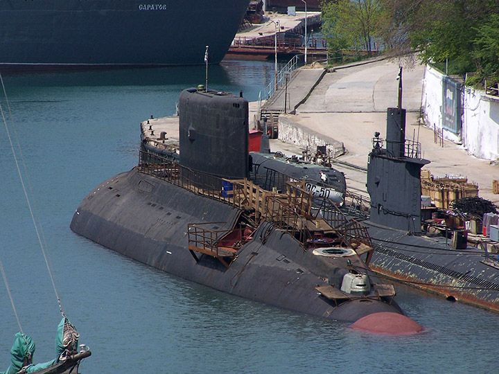 Подводная лодка "Алроса" в Килен-бухте, Севастополь