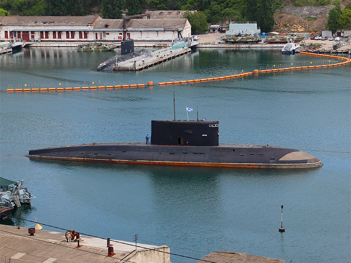 Submarine Alrosa after repair