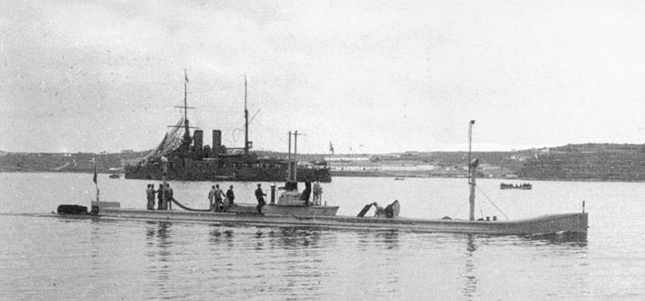 Подводая лодка "Карась" в Севастопольской бухте