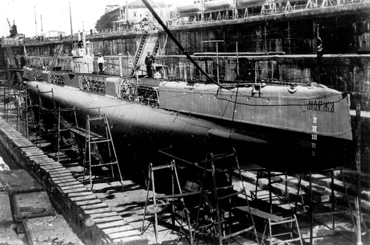 Подводная лодка "Морж" Черноморского флота в сухом доке