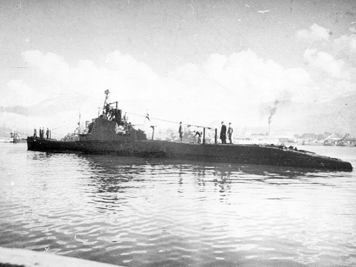 Подводная лодка "Щ-215" Черноморского Флота - вид с кормы