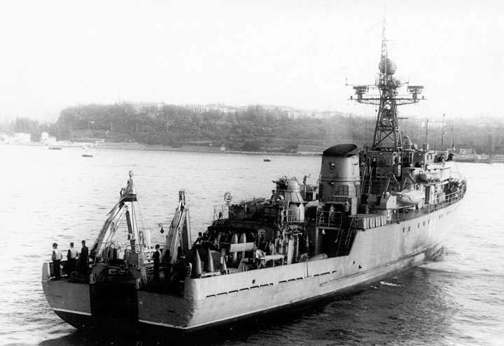 Морской тральщик "Снайпер" Черноморского Флота на разоружении