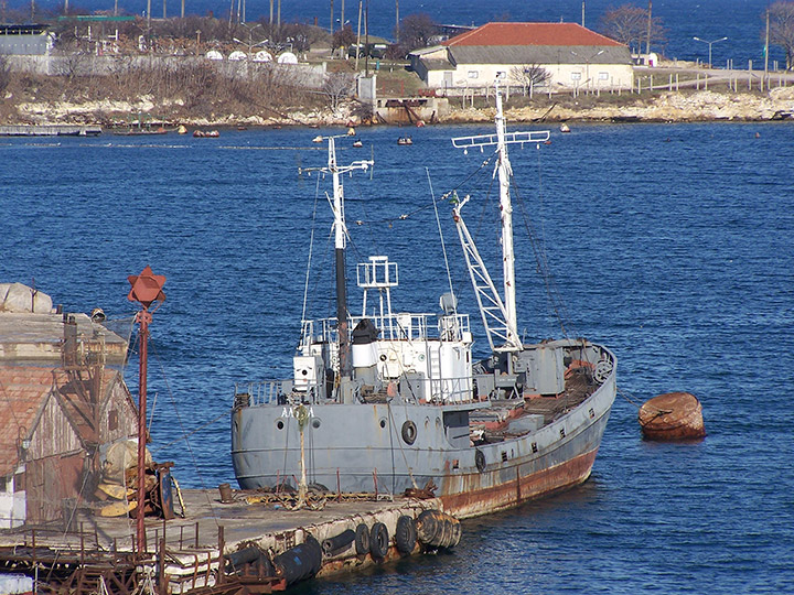 Морской рефрижераторный транспорт "Альма" в Южной бухте, Севастополь