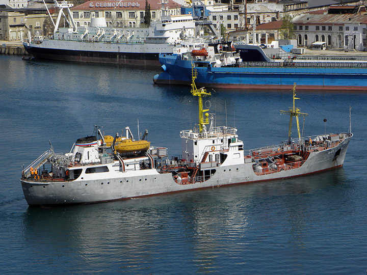 Швартовка малого морского танкера "Дон" Черноморского флота
