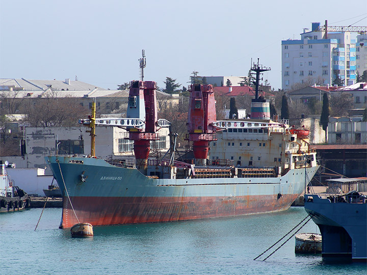 Военный транспорт "Двиница-50" в Стрелецкой бухте Севастополя