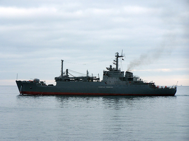 Морской транспорт вооружения "Генерал Рябиков" выходит в море