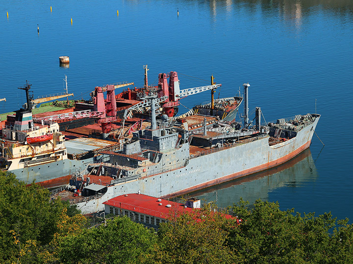 Морской транспорт вооружений "Генерал Рябиков" в Троицкой бухте, Севастополь