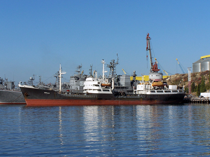 Средний морской танкер "Иман" Черноморского Флота 