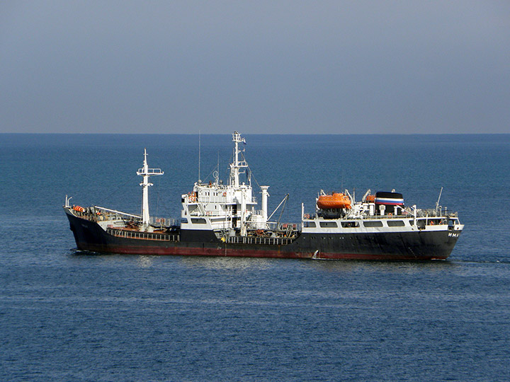 Средний морской танкер "Иман" в море