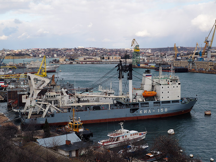 Килектор "КИЛ-158" Черноморского флота у причала
