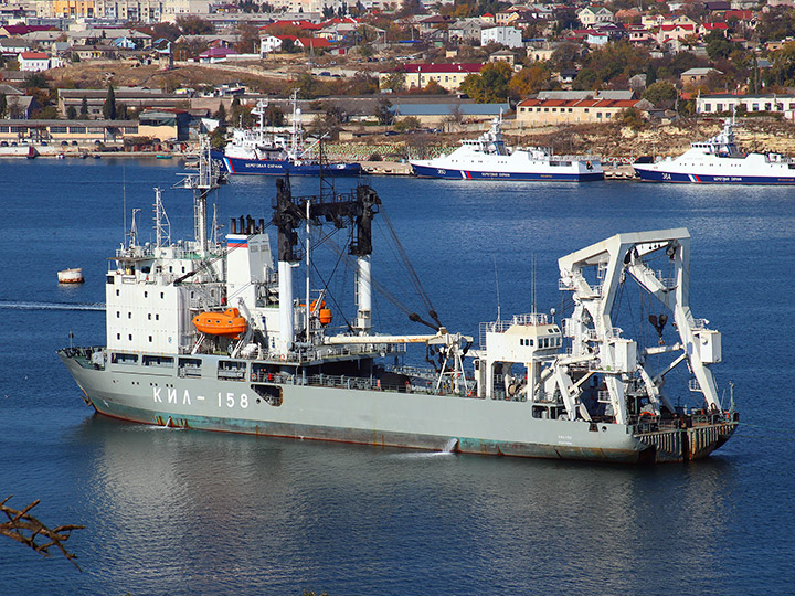 Килектор КИЛ-158 Черноморского флота в Севастопольской бухте