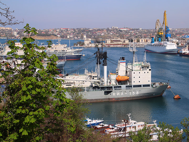 Килектор КИЛ-158 Черноморского флота у причала в Севастополе