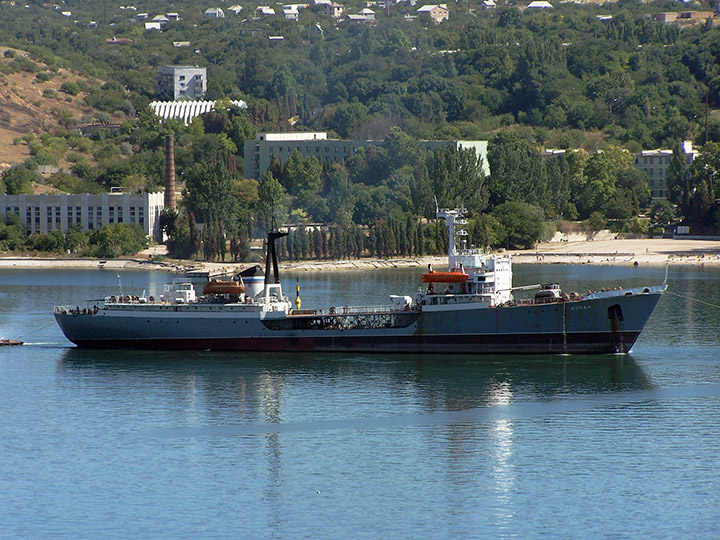 Средний морской танкер "Койда" в б.Голландия, Севастополь