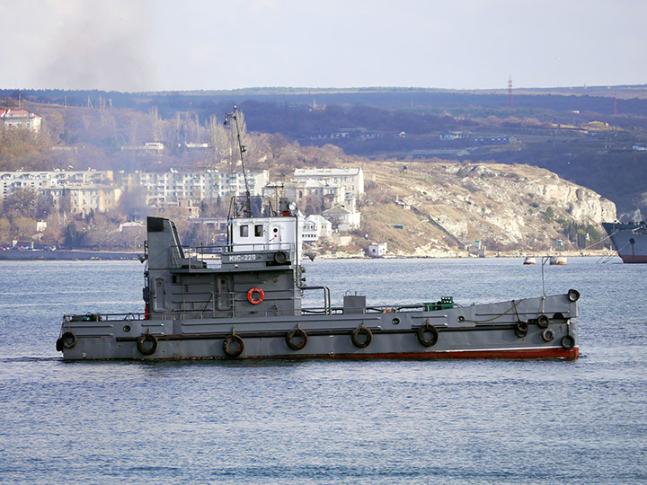 Нефтемусоросборщик "МУС-229" Черноморского флота