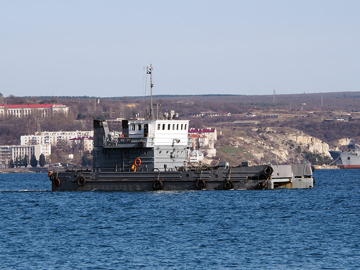 Нефтемусоросборщик "MУС-277" Черноморского флота в Севастополе