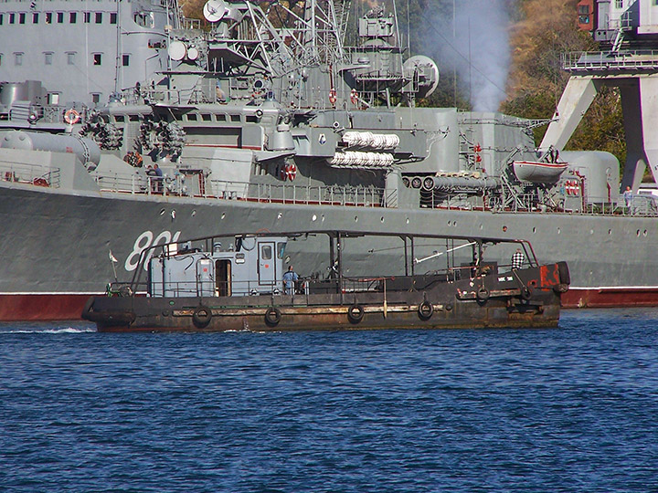 Нефтемусоросборщик "MУС-586" Черноморского Флота