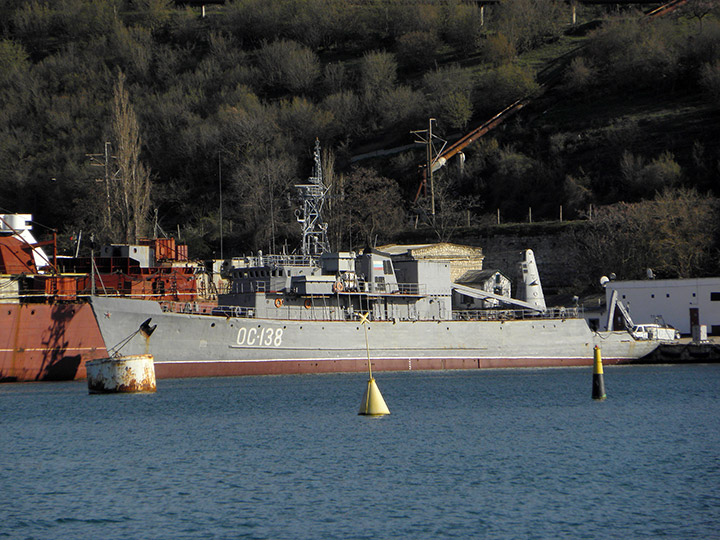 Опытовое судно "ОС-138" в Севастопольской бухте